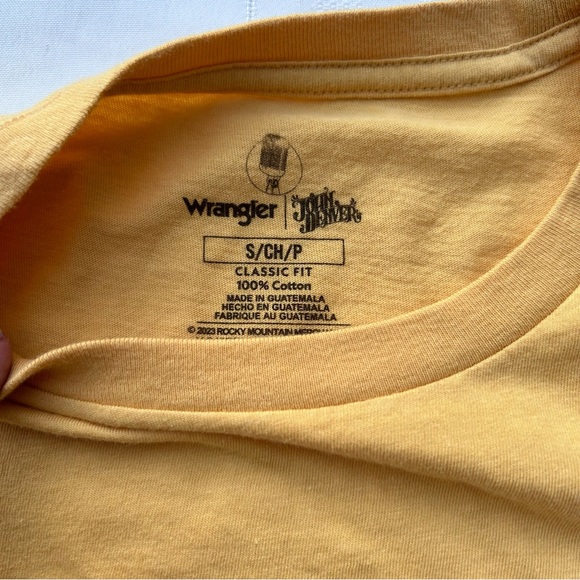 John Denver t-shirt tee new NWT Wrangler brand band concert size small yellow - Picture 3 of 6